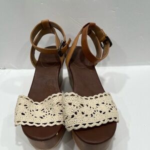 Hinge leather upper crochet sandals wooden platform size 8
